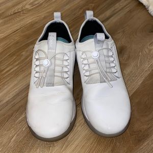 Clove shoes